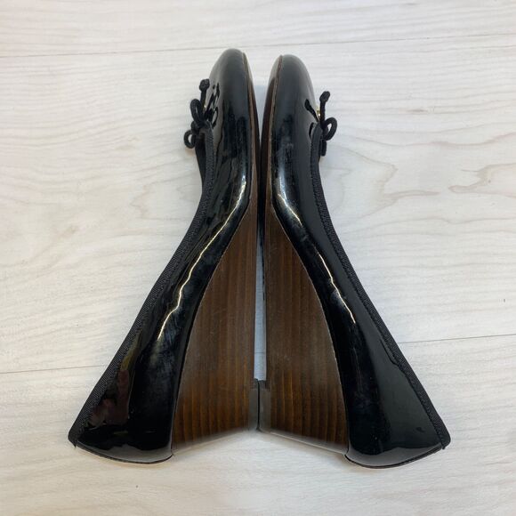TORY BURCH/ Logo Charm Bow Patent Leather Wedge Sole Pumps Black Womens Size: 7M - Picture 2 of 10